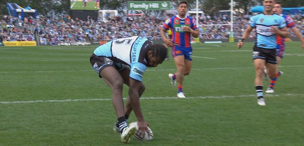 Lee extends Cronulla's lead