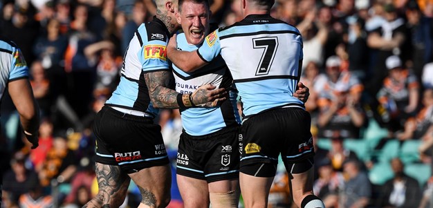 Paul Gallen slots the field goal. We repeat. Paul Gallen slots the field goal.