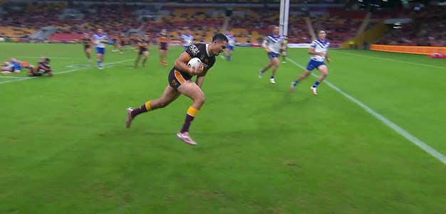 Broncos score from the scrum through Coates