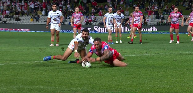 Frizell try gets the Dragons back level