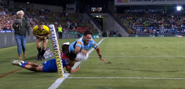 Bunker clears try for Hiroti as Sharks hit lead