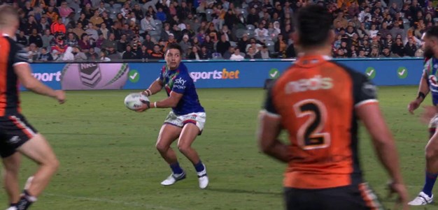 Nikorima floats across field then kicks for Egan