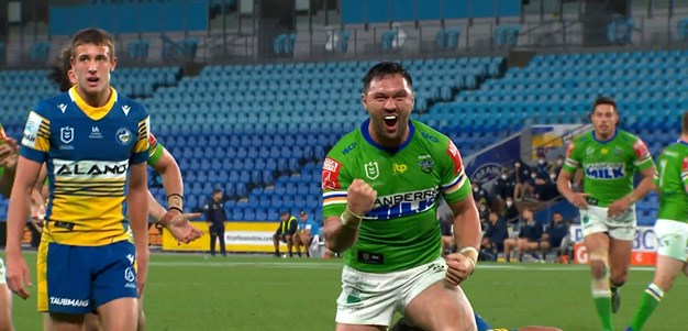 Eels strewn everywhere and Rapana knows what to do