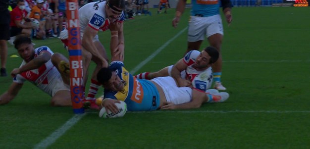 David Fifita making a mess of the Dragons defence