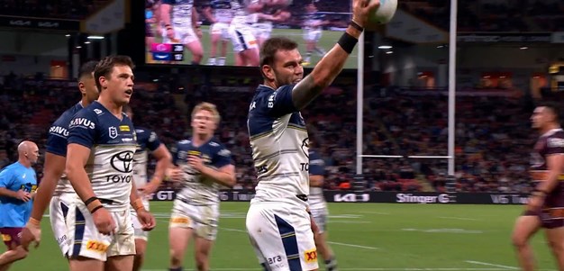 Feldt raises the bat to celebrate try 101