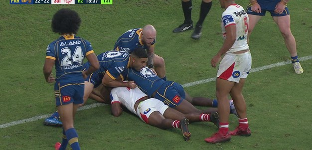 Tuipulotu stops Reuben in the corner