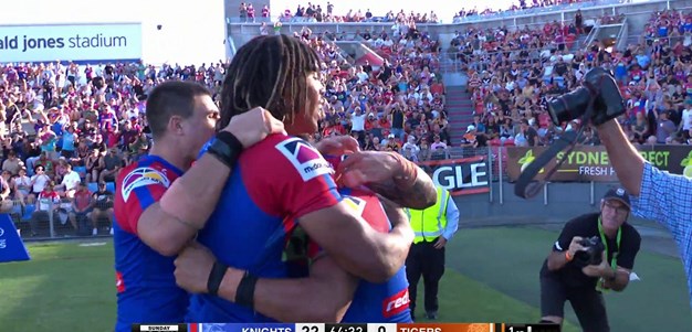 Gagai dives over in the corner