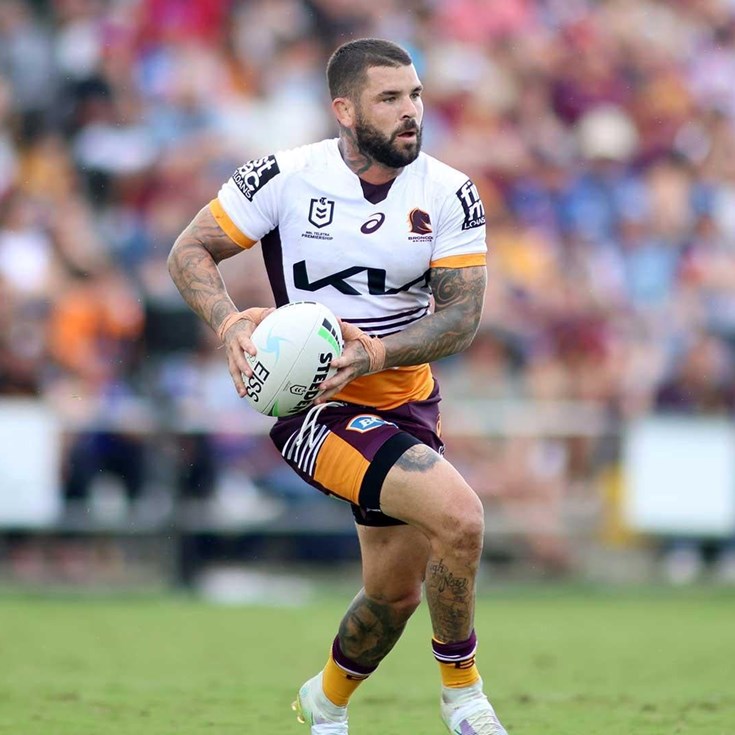 Reynolds reads the defence to kick for himself