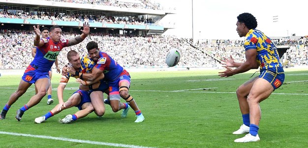 Lane's brilliant offload for try