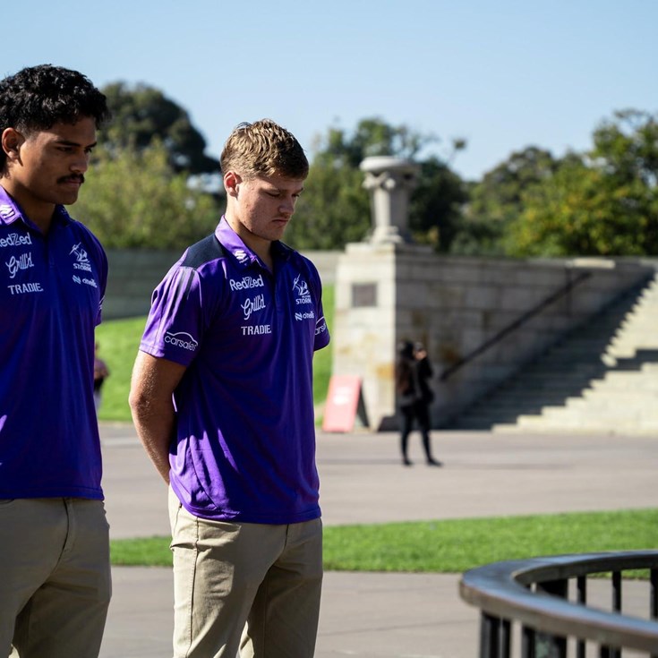 Shawn Blore visits Shrine of Remembrance