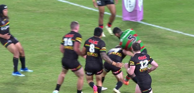 Mitch Kenny launches himself at Tu’itupou Thompson