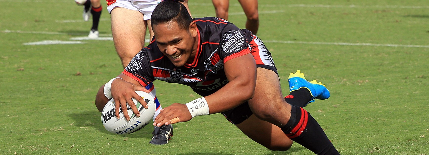 Warriors centre Solomone Kata scores against the Knights.