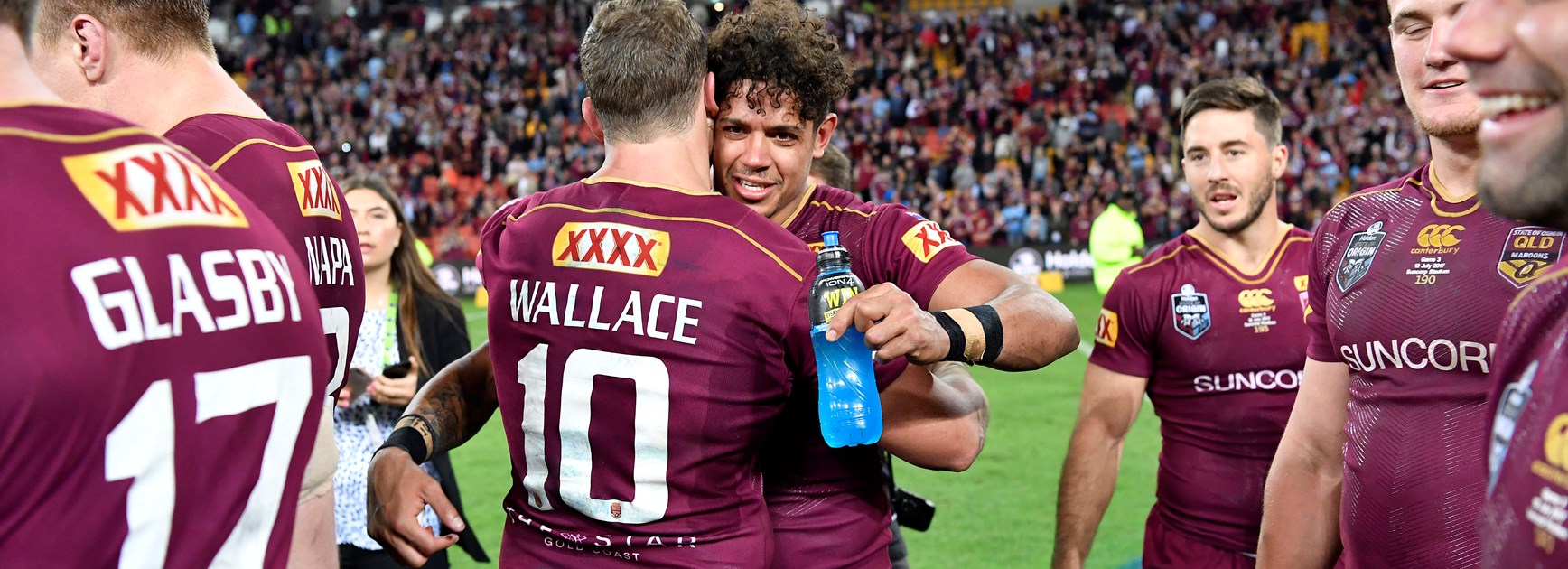 Queensland celebrate their 2017 Origin win.