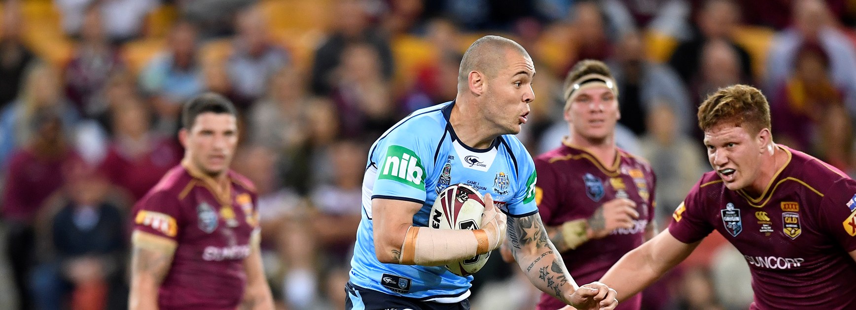 Blues prop David Klemmer and Maroons prop Dylan Napa.