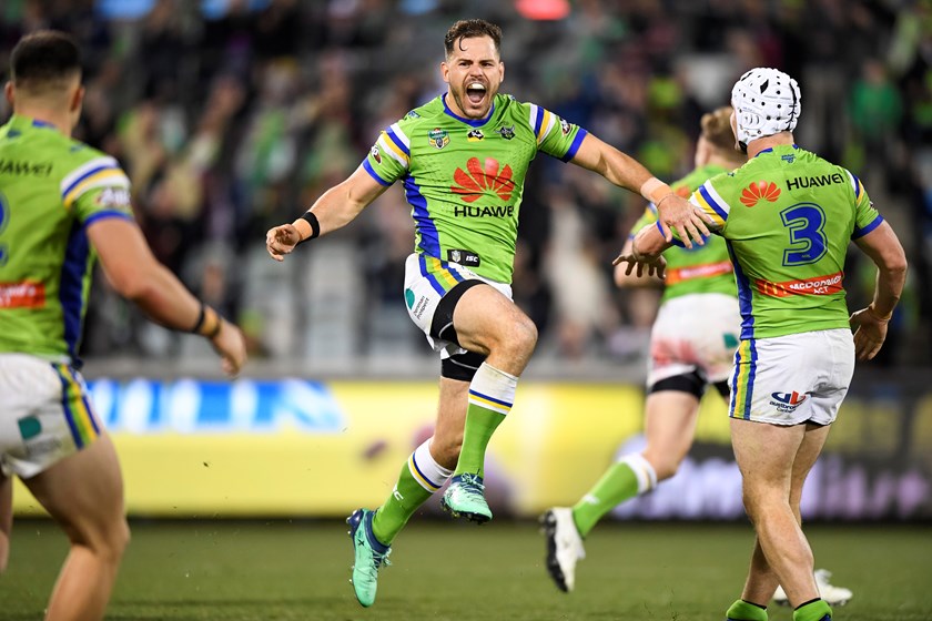 Aidan Sezer seals the win for the Raiders