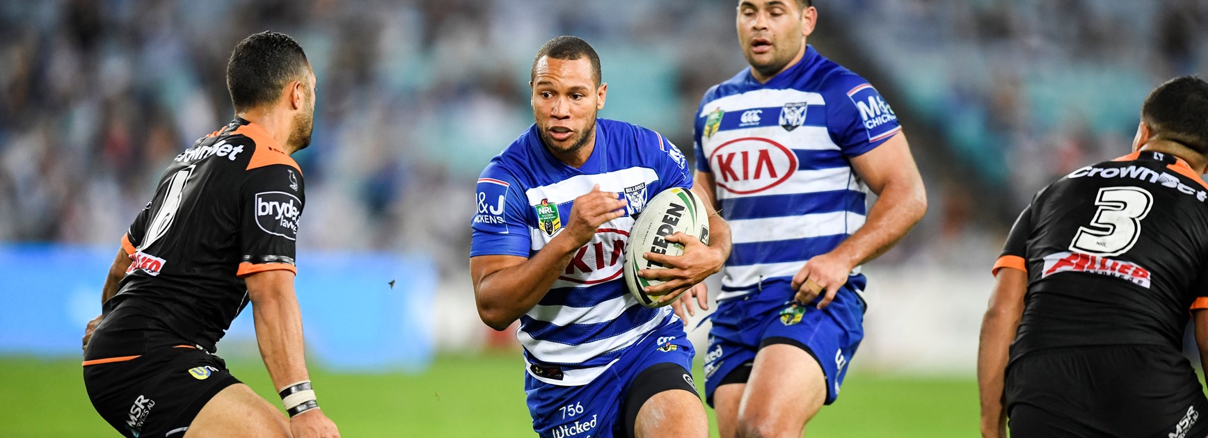 Moses Mbye in action for the Bulldogs in 2018.