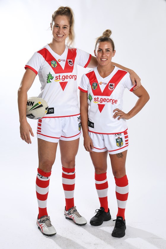 Kezie Apps and Sam Bremner pose together for the Dragons in 2018.