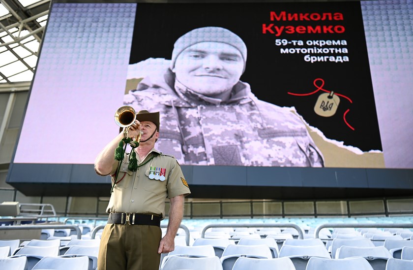 NRL match officials and Ukraine refugees honoured those they have lost in war