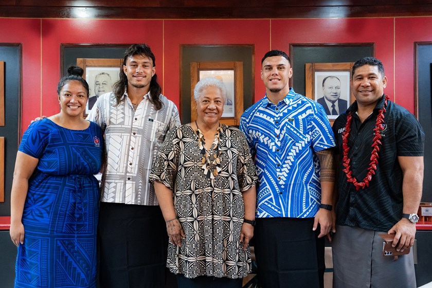 Tino Fa'asuamaleaui and his brother Iszak with Samoan Prime Minister Fiamē Naomi Mataʻafa.